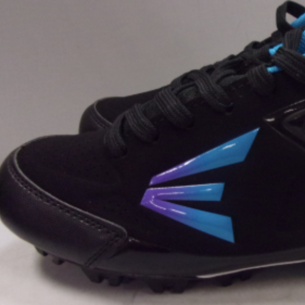 easton softball shoe